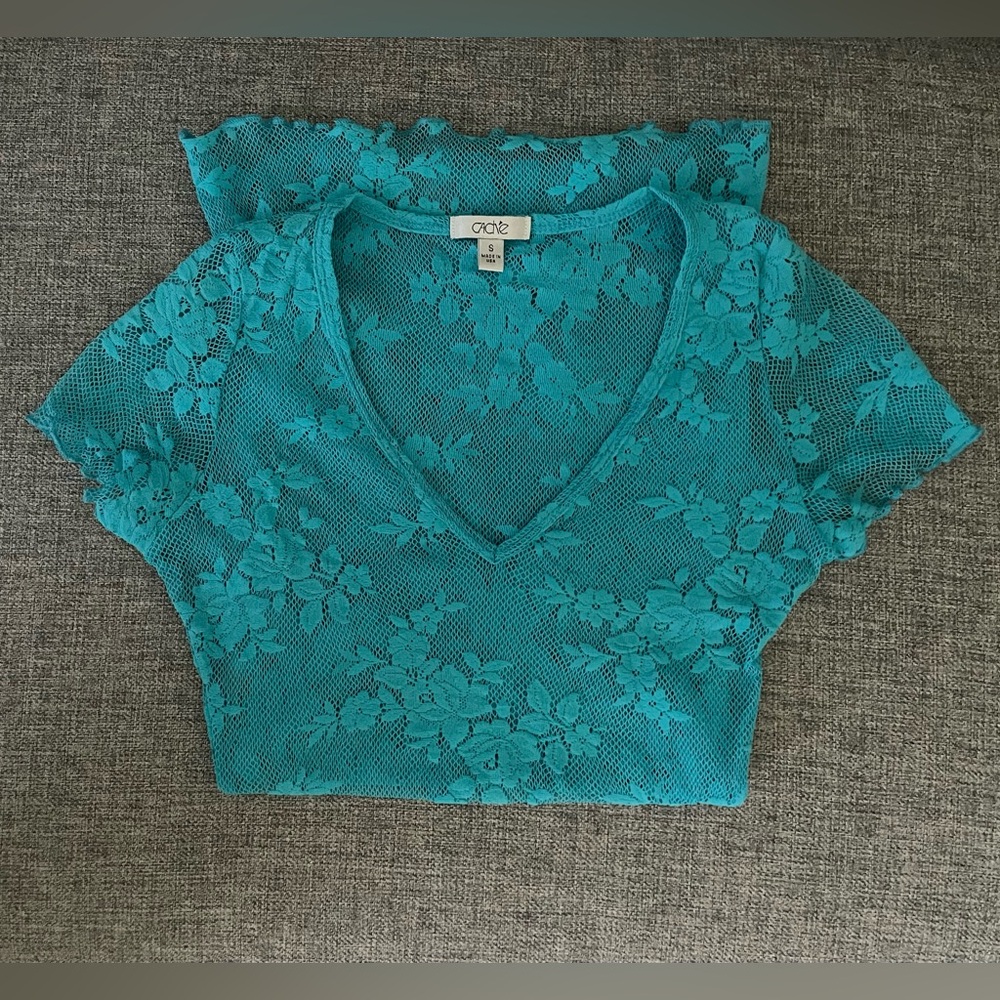 Cache Lace V-Neck Top - Picture 3 of 7